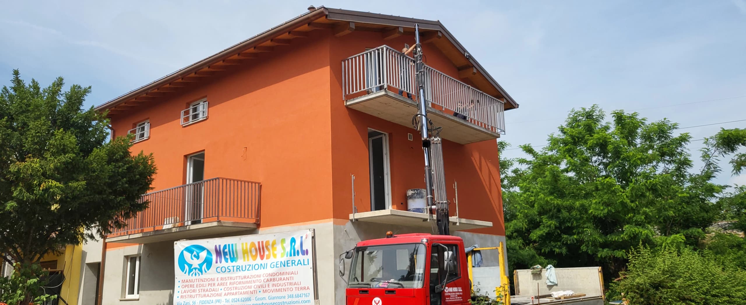 Facciata di condominio dopo il cappotto termico e il rifacimento delle finiture esterne